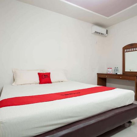 מלון סוראבאיה Reddoorz @ Panglima Sudirman מראה חיצוני תמונה