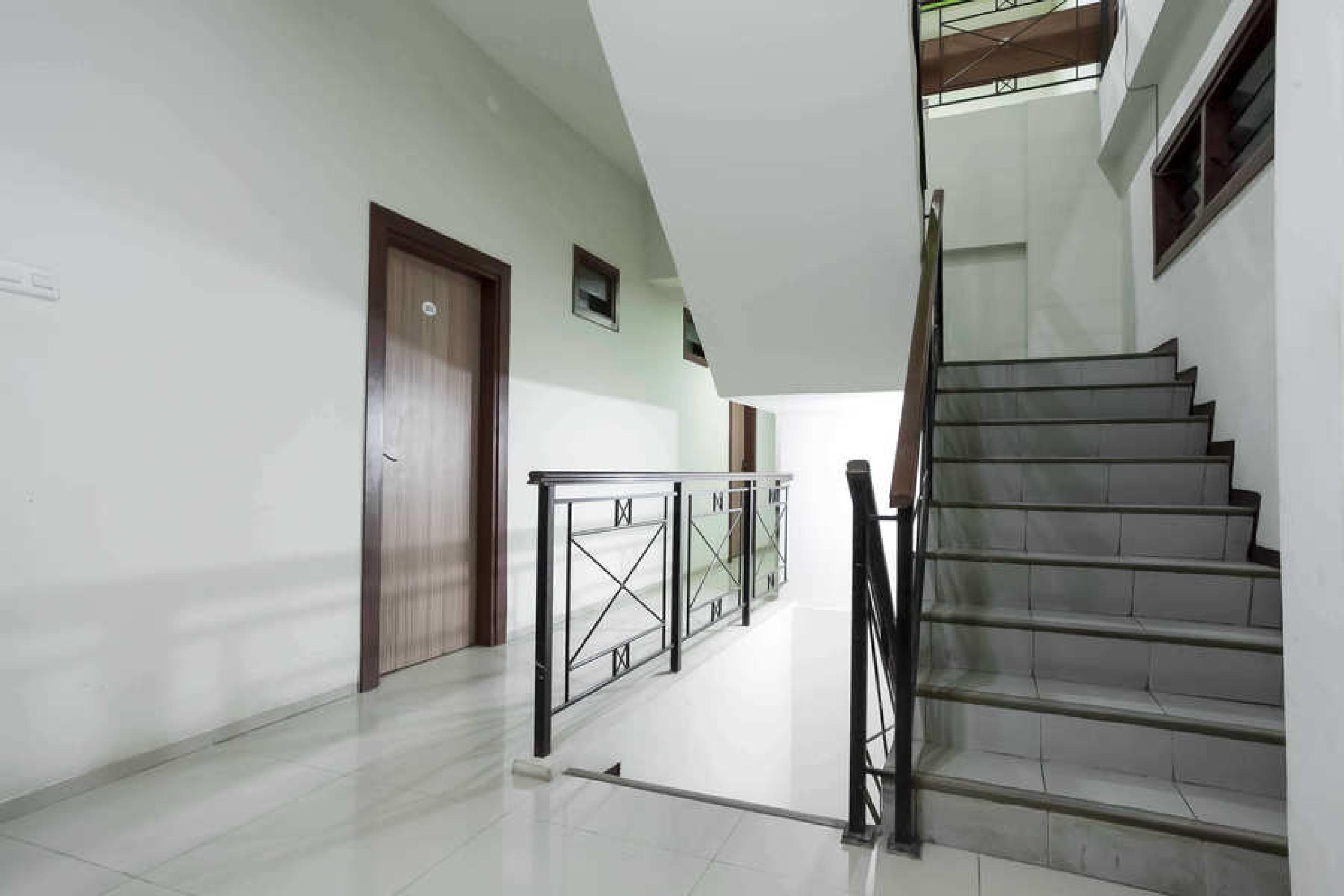 מלון סוראבאיה Reddoorz @ Panglima Sudirman מראה חיצוני תמונה