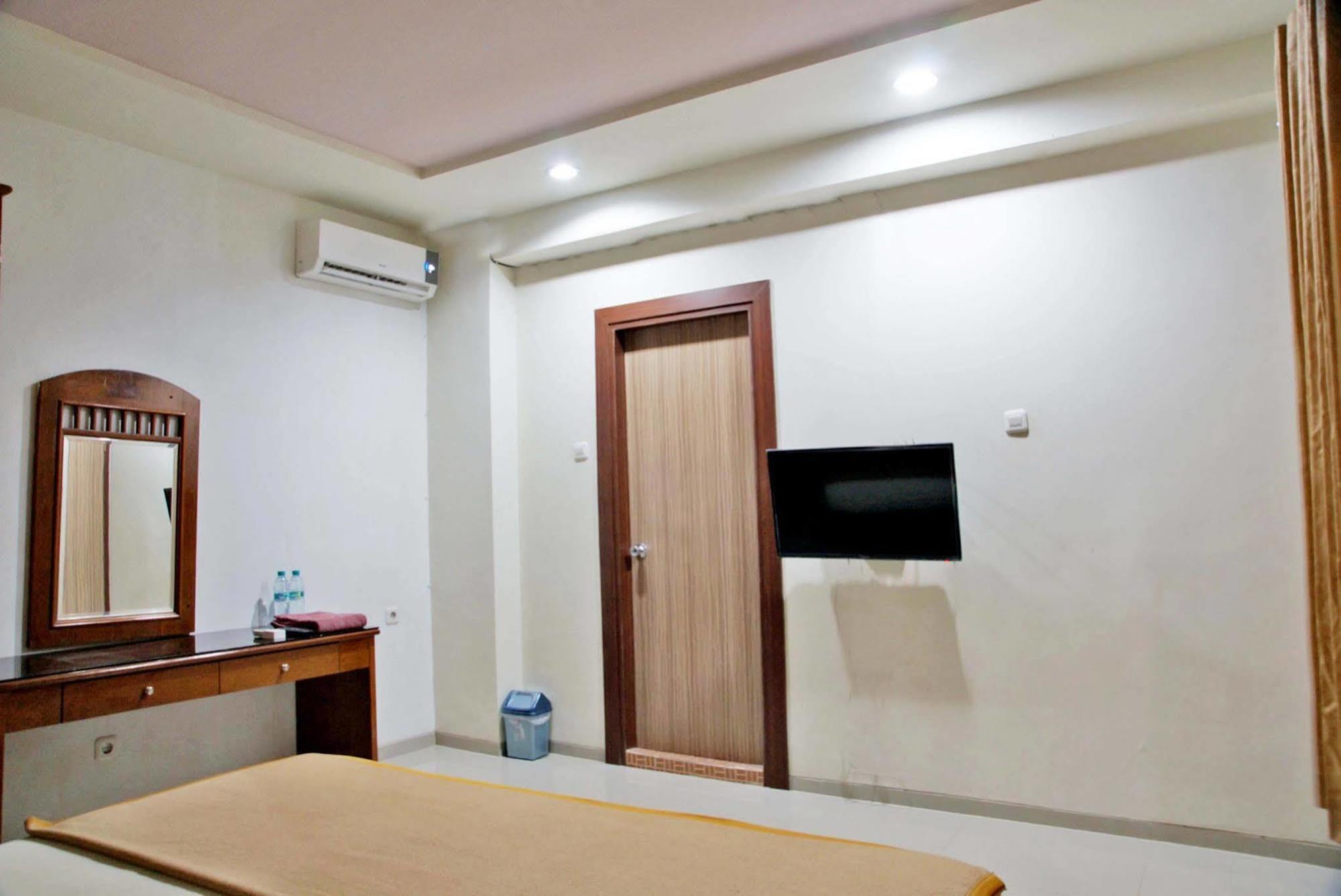 מלון סוראבאיה Reddoorz @ Panglima Sudirman מראה חיצוני תמונה