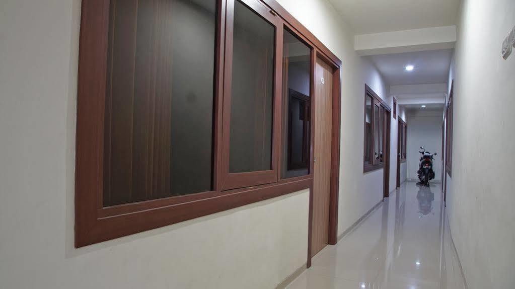 מלון סוראבאיה Reddoorz @ Panglima Sudirman מראה חיצוני תמונה