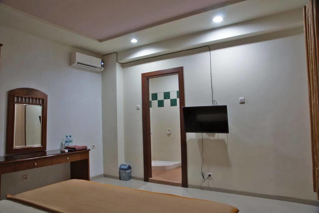 מלון סוראבאיה Reddoorz @ Panglima Sudirman מראה חיצוני תמונה
