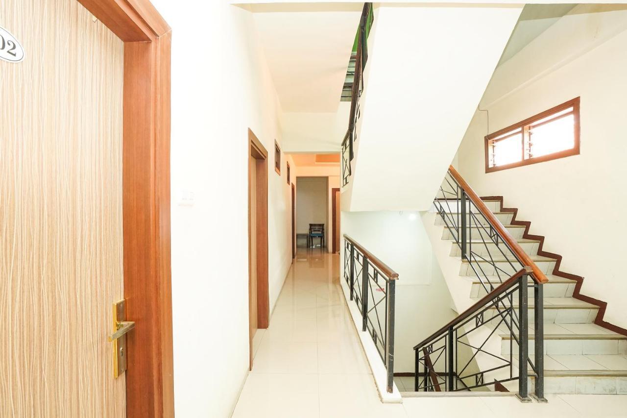 מלון סוראבאיה Reddoorz @ Panglima Sudirman מראה חיצוני תמונה