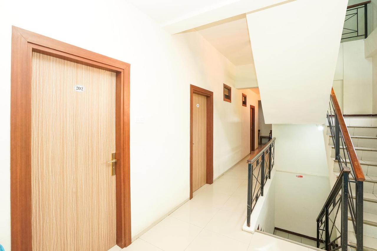 מלון סוראבאיה Reddoorz @ Panglima Sudirman מראה חיצוני תמונה