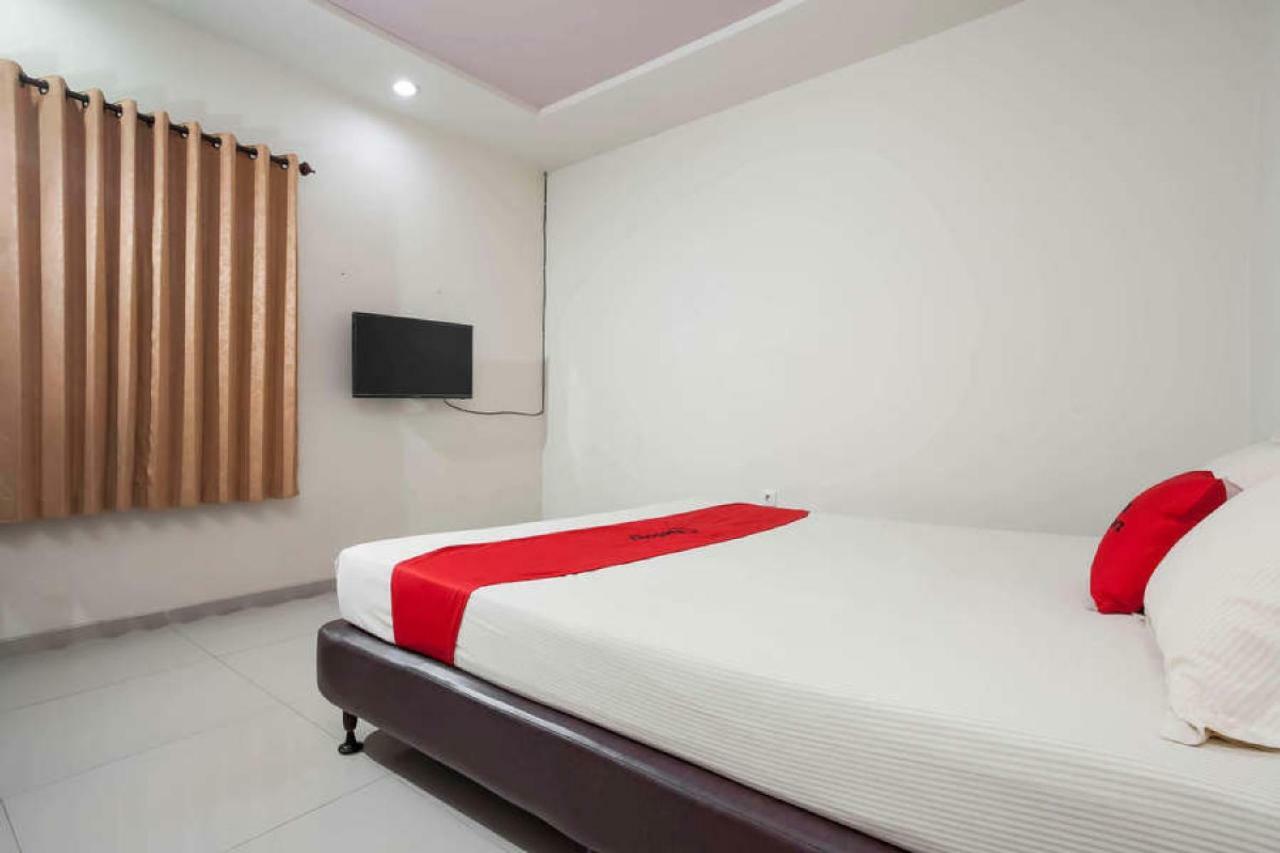 מלון סוראבאיה Reddoorz @ Panglima Sudirman מראה חיצוני תמונה