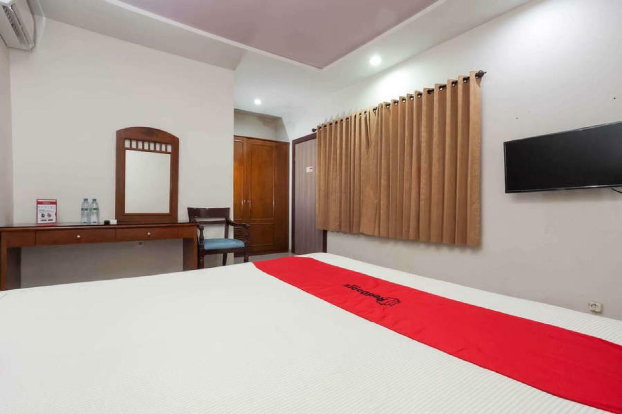מלון סוראבאיה Reddoorz @ Panglima Sudirman מראה חיצוני תמונה
